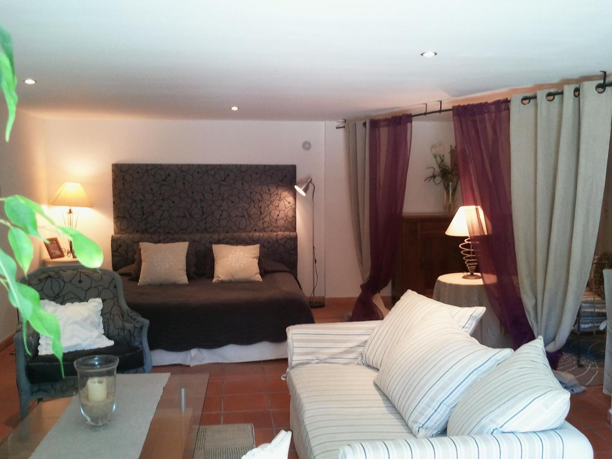 Les Chambres D'Hotes De La Ferrage La Tour-dʼAigues Kültér fotó