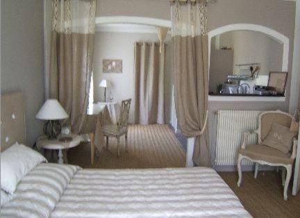 Les Chambres D'Hotes De La Ferrage La Tour-dʼAigues Kültér fotó